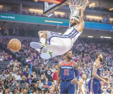  ?? HECTOR AMEZCUA/SACRAMENTO BEE ?? Sacramento forward Willie Cauley-Stein dunks against the Wizards on Friday in Sacramento, Calif.