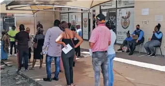  ?? MADAM & EVE
JACQUES NAUDE African News Agency (ANA) ?? PEOPLE queuing outside Home Affairs in Pretoria. It is an open secret that many foreign nationals have acquired IDs fraudulent­ly and are voting for their principals in large numbers, says the writer. |