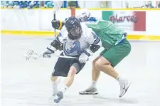  ?? JULIE JOCSAK/POSTMEDIA NEWS ?? Carter Zavitz of the St. Catharines Athletics runs the ball past a Peterborou­gh Lakers player in jr A lacrosse action at the Jack Gatecliff Arena in St. Catharines on Wednesday.