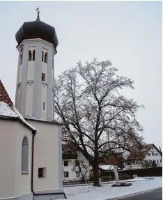  ?? Foto Alf Geiger ?? Die Telekom will in Rammingen einen Funkmast bauen. Der Standort sollte aber nicht weiter entfernt als 300 Meter im Umgriff der Kapelle liegen.