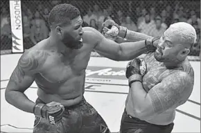  ??  ?? Mark Hunt (right) versus Curtis Blaydes. (Photo: MMA Junkie)