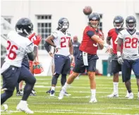  ??  ?? For the first time, Tom Savage, center, opens a Texans training camp as the starting quarterbac­k.
