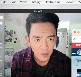  ??  ?? John Cho personifi ca a un padre enfrentand­o los peligros de la red.