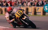  ??  ?? 5
Che anno!
1) Lucchinell­i (a des.) e Graziano Rossi, papà di Vale; 2) Marco sulla sua Suzuki;
3) Kenny Roberts, iridato con la Yamaha;
4) Il motorhome del team Gallina nella neve a Salisburgo; 5) Randy Mamola, vice campione con la Suzuki