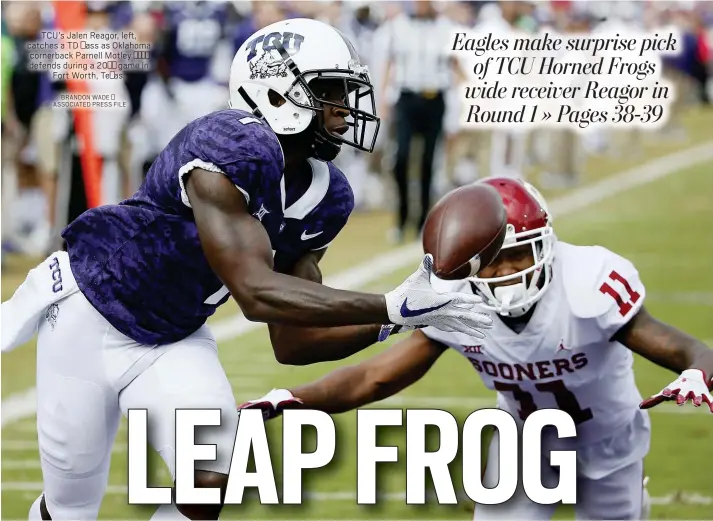  ?? BRANDON WADE p ASSOCIATED PRESS FILE ?? TCU’s Jalen Reagor, left, catches a TD pass as Oklahoma cornerback Parnell Motley pppp defends during a 20pp game in
Fort Worth, Tepas.