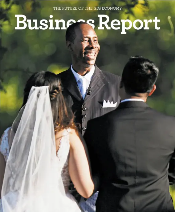  ?? Santiago Mejia / The Chronicle ?? Darrell Ross marries LeAnn and Douglas Coto at the Martinelli Event Center in Livermore. The school principal finds wedding gigs through Thumbtack.