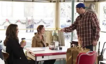  ?? SAEED ADYANI/NETFLIX ?? From left, Lorelai (Lauren Graham) and Rory (Alexis Bledel) visit Luke’s Diner in Gilmore Girls: A Year in the Life.