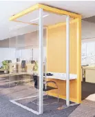  ??  ?? The stand-alone workspace Fizz Box comes in several sizes and designs, like the London phone booth.