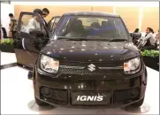  ?? FRIZAL/JAWA POS ?? KUDA HITAM: Suzuki Ignis mampu mengubah pasar otomotif sejak diluncurka­n pada Agustus lalu.