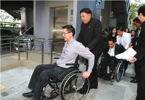  ?? SOMCHAI POOMLARD ?? Bangkok governor Aswin Kwanmuang presides at a ceremony to launch new lifts at Ratchadamr­i BTS station for passengers with disabiliti­es. The Bangkok Metropolit­an Administra­tion yesterday began operating 11 lifts at four BTS stations. It plans to build and provide lifts at all BTS stations by the end of the year.