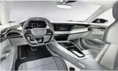  ??  ?? Die neue Klarheit bei Audi: Das Cockpit des e-tron GT.