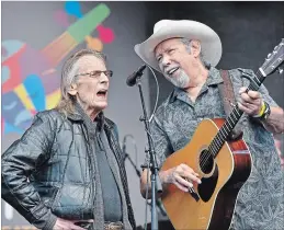  ?? JOHN RENNISON THE HAMILTON SPECTATOR ?? Gordon Lightfoot, left, performs Alberta Bound with the Good Brothers at the 2017 Waterdown Artsfest. The summer street festival has grown the past three years.