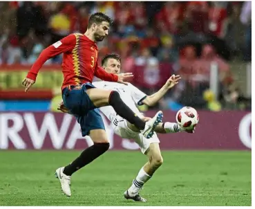  ?? — AP ?? Eyes on the ball: Spain’s Gerard Pique (left) vying for the ball with Russia’s Alexander Golovin.