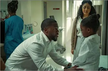  ?? NETFLIX PHOTOS ?? Matt (Kevin Hart) is furious with himself for not being with his daughter, Maddy (Melody Hurd), after she is injured in “Fatherhood.”