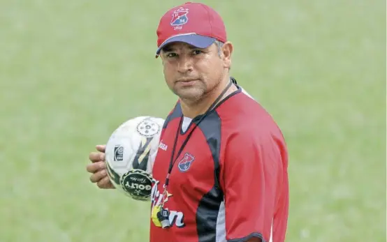  ?? FOTO ?? Guillermo Berrío durante su época como entrenador del DIM en 2011. Estuvo 9 meses y dirigió 18 partidos.