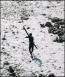  ?? — GETTY IMAGES FILES ?? A Sentineles­e tribesman points his bow and arrow at a helicopter in this 2004 photo.