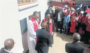  ?? / MMATSHEPAN­G MADIBO ?? Bishop Gary Rivas (white robe) and Superinten­dent Siviwe Waqu (black robe) dedicate the new Methodist Church building in Alexandra as part of its centenary celebratio­ns.