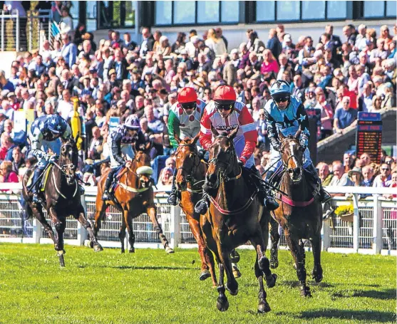  ?? Picture: Steve MacDougall. ?? Lucinda Russell’s Misfits leads from Buttercup, right, and The Jazz Singer in the opener, which was won by Ballinvegg­a.