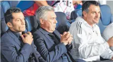  ?? FOTOS: DPA, AFP (2) ?? Das 0:3 in Paris war Carlo Ancelottis (oben) letztes Spiel als Trainer des FC Bayern. Vorerst übernimmt Willy Sagnol, sein bisheriger Co-Trainer (linkes unteres Bild, re.). Und dann Nagelsmann oder Tuchel?
