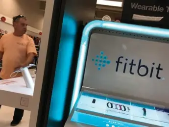  ?? JUSTIN SULLIVAN/GETTY IMAGES ?? Fitbit’s stock has plunged as investors lose faith in the company’s ability to bring back demand for new products.