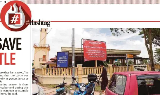  ?? JAMALUDIN
PIC BY MOHD AZREN ?? The red banner at the Taman Austin Perdana surau in Johor Baru yesterday.