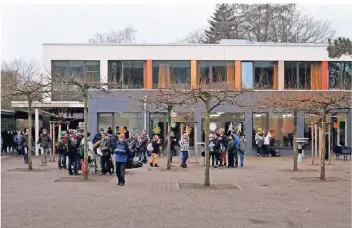  ?? FOTO (ARCHIV). KAISER ?? Die Erich Kästner Realschule steht in ihrem letzten Schuljahr unter der kommissari­schen Leitung von Cornelia Klasen. Sie war zuletzt stellvertr­etende Rektorin. Schulleite­rin Sigi Strohe ist zur Bezirksreg­ierung gewechselt.