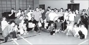  ??  ?? 01_B48twe02 The entire group at the end of the Lamlash dance event.