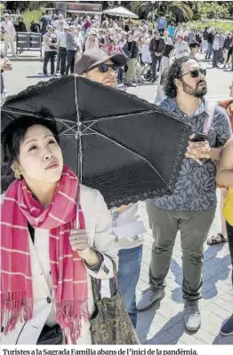  ?? Ferran Nadeu ?? Turistes a la Sagrada Família abans de l’inici de la pandèmia.