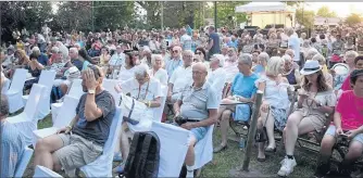  ??  ?? “Live”, avec l’orchestre, avant de terminer sa prestation par un hommage à Ray Charles son maître à penser Jazz. Un deux, trois, rappels,
difficile de quitter un public aussi attachant et aussi enthousias­te, mais le magnifique feu d’artifice, de la...