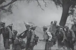  ?? RANDALL BENTON/SACRAMENTO BEE ?? Hot Shot crews from Mendocino use backfires to help contain the County Fire along Highway 129 near Lake Berryessa in Yolo County on Tuesday.