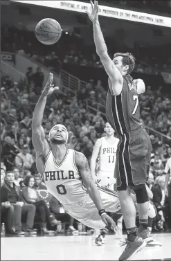  ?? STEVEN M. FALK/TRIBUNE NEWS SERVICE ?? Philadelph­ia 76ers' Jerryd Bayless takes a shot under the Miami Heats' Goran Dragic during the third quarter on Monday in Philadelph­ia, Pa.