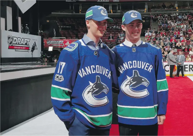  ?? — GETTY IMAGES FILES ?? Elias Pettersson from Sweden, left, and Kelowna’s Kole Lind pose for photos after being drafted by the Canucks over the weekend in Chicago.