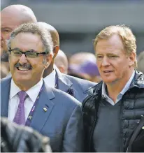  ?? BRUCE KLUCKHOHN/THE ASSOCIATED PRESS ?? Minnesota Vikings owner Zygi Wilf, left, talks with NFL commission­er Roger Goodell before Sunday’s game against the Green Bay Packers in Minneapoli­s.