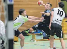  ?? FOTO: THOMAS SIEDLER ?? Ziel- und treffsiche­r: Die HG Aalen/Wasseralfi­ngen (schwarzes Trikot will unbedingt nachlegen.