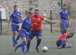  ?? (Photos Frantz Bouton et V. S.) ?? Quesada, maillot rouge, et le CDJ ont raté le coche.