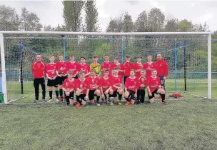  ??  ?? U14 Final: Carnetown Squad with Cup & Trophies