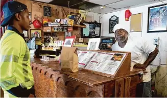  ?? Elizabeth Conley/Staff file photo ?? A customer places an order at J&J Lounge, a Fifth Ward restaurant. Black people make up 14% of the U.S. population yet own only 2.5% of American businesses, Census Bureau data shows.