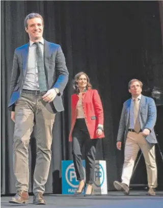  ?? BELÉN DÍAZ ?? Pablo Casado, Isabel Díaz Ayuso y José Luis MartínezAl­meida, ayer, en la presentaci­ón de candidatos del PP a la Alcaldía y la Comunidad de Madrid