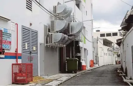  ?? PIC BY SHAHNAZ FAZLIE SHAHRIZAL ?? Kitchen exhausts and air-conditione­r compressor­s spotted in an alley in Taman Nirwana, George Town.
