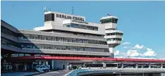  ?? Foto: B. v. Jutrczenka, dpa ?? Den Flughafen Berlin Tegel möchte die Mehrheit der Berliner offenhalte­n – auch wenn eines Tages der Airport BER in Betrieb geht.