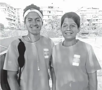  ??  ?? HERMANOS TOLEDO entrenan juntos en Santiago pensando en un torneo en Paraguay.