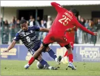  ?? (Photo Frank Muller) ?? Youssef Gazzaoui (ici contre Jura Sud) et le HFC n’ont pas réussi à battre Cannes pour la dernière de la saison à la maison.