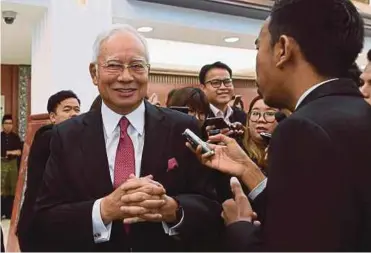  ?? BERNAMA PIC ?? Pekan member of parliament Datuk Seri Najib Razak with members of the media at the Parliament lobby in Kuala Lumpur yesterday.