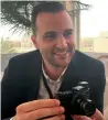  ?? KT photo ?? Murat Gebeceli with the new Sony RX100 VI compact camera in Dubai. —