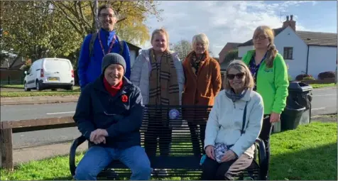  ?? ?? TAKE A SEAT: (Standing, from left) Chris Booth (BMBC); Charlotte Moulds (BMBC); Diane Hardy (Mates of Milton Group); Caroline Saunders (Age UK Barnsley) and seated local residents Bob and Sharon.