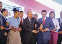  ?? FUENTE EXTERNA ?? Construcci­ones. El presidente Danilo Medina en la inauguraci­ón de dos estancias y un liceo en Villa Hermosa, de La Romana.