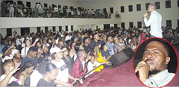  ?? ?? Collen Maluleke captured with a section of the crowd during the show at Manzini. Metropolit­an Evangelica­l Church.