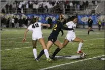  ?? MARSHA GRIMM — FOR MEDIANEWS GROUP ?? Radnor’s Selah Koleth, right, carries the ball past Mars Area’s Ainsley Ray Saturday night.