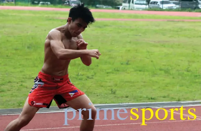  ?? Photo by Roderick Osis ?? IN FORM. Just weeks after his recent victory in One Championsh­ip, strawweigh­t contender Joshua Pacio resumes training even without a scheduled fight.