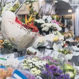  ?? ?? Some UK florists offering sustainabl­e bouquets (photo: Lara/stock.adobe.com)